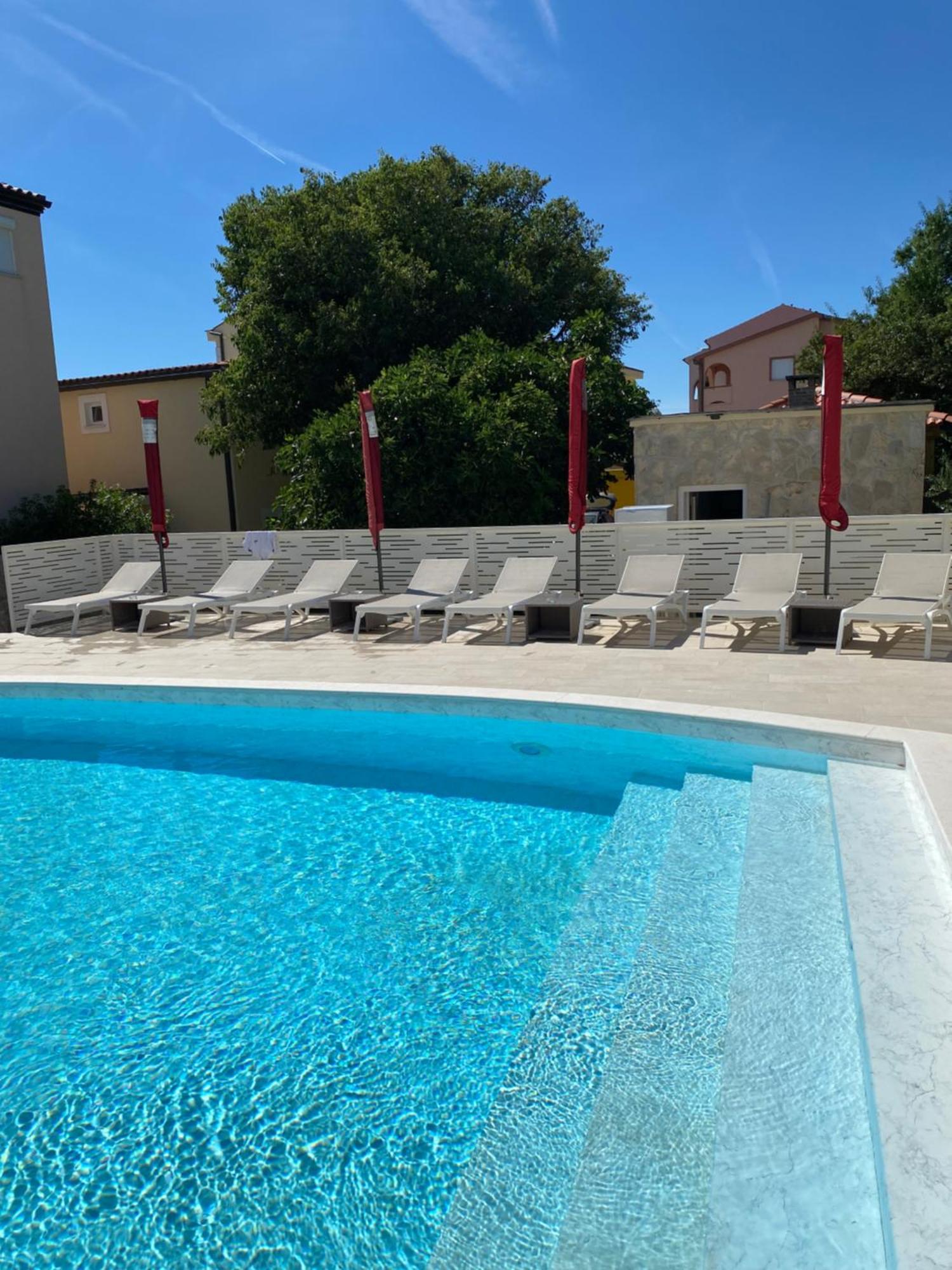 Apartmani Lovren Novalja Exterior foto