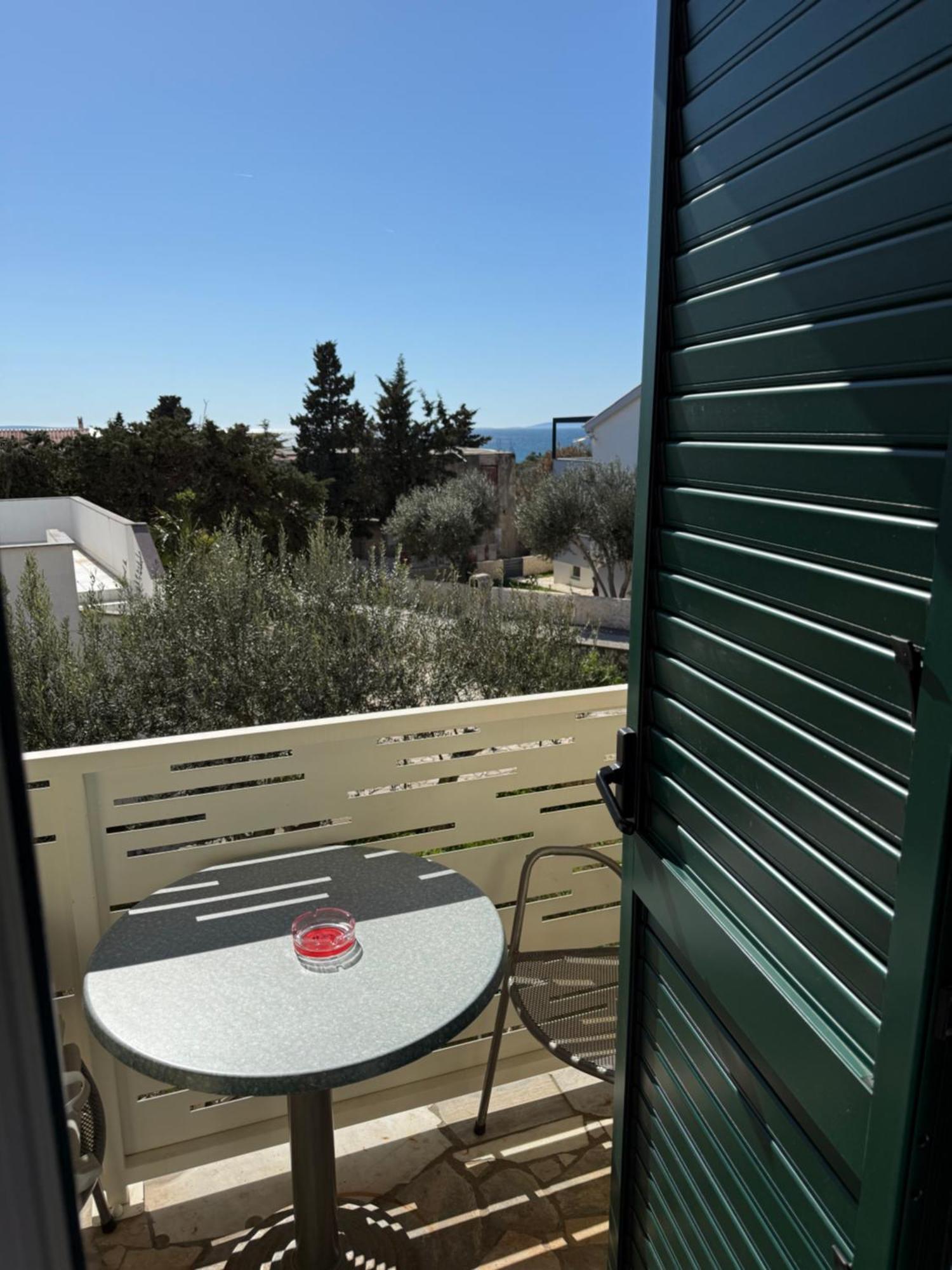 Apartmani Lovren Novalja Exterior foto