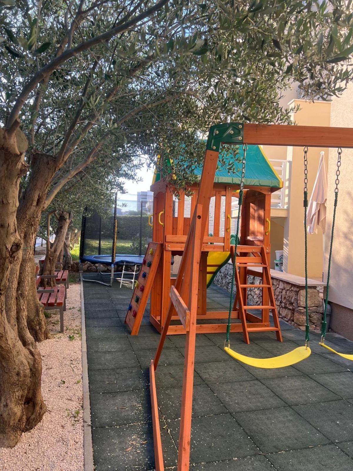 Apartmani Lovren Novalja Exterior foto